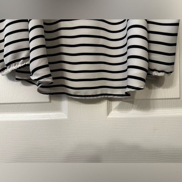 Maurices Striped Shoulder Peaking Blouse Size XSmall - Picture 9 of 13